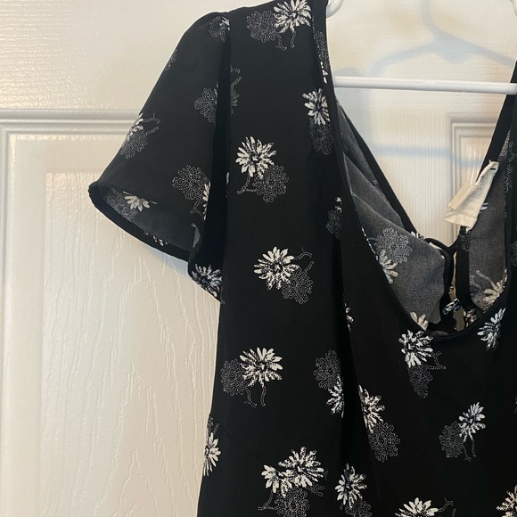 Pacsun Floral Romper - Picture 3 of 3